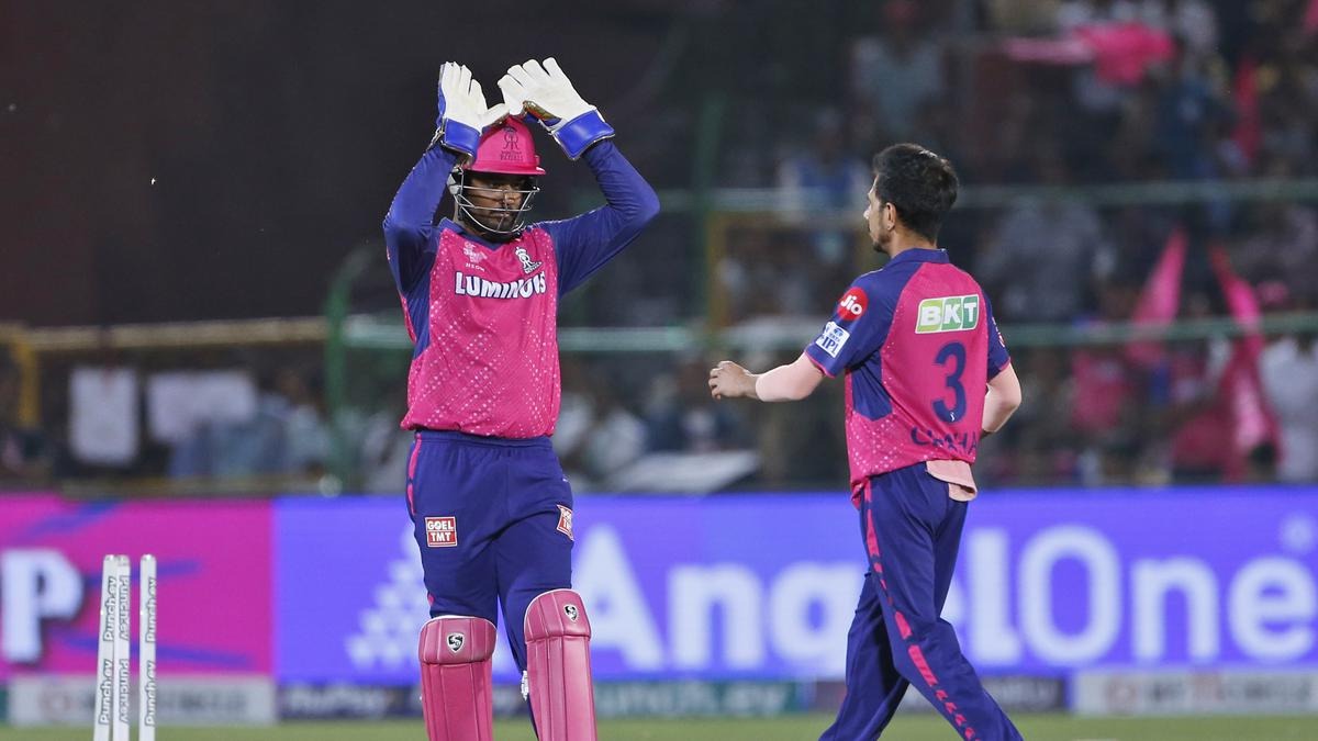 IPL 2024: Rajasthan Royals के कप्तान Sanju Samson पर 12 लाख जुर्माना