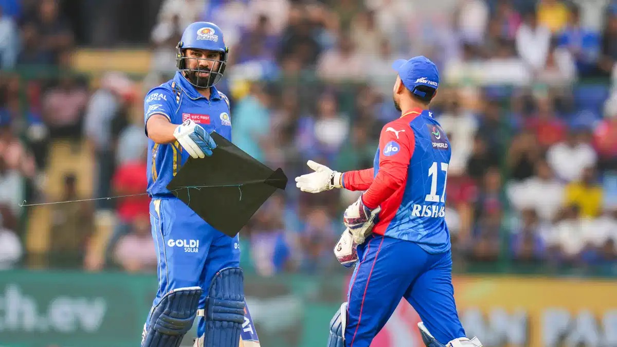 IPL 2024 : MI vs DC बीच मैच के दौरान पतंगबाज बने रिषभ पंत, Rohit ने लिए मजे