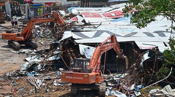 Mumbai Hoarding Disaster : घाटकोपर घटना की जांच के लिए क्राइम ब्रांच ने एसआईटी बनाई; भावेश भिंडे के घर में तलाशी